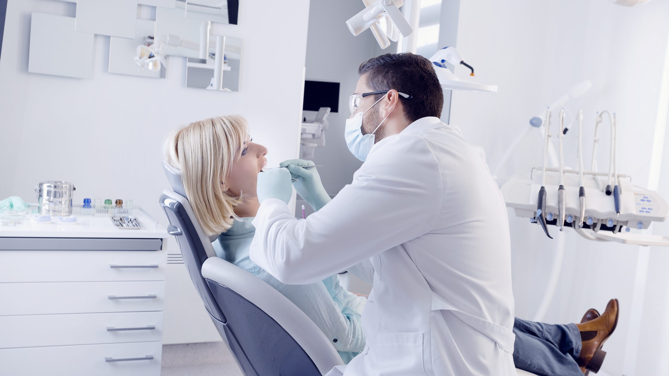 Dentist in Thousand Oaks, CA