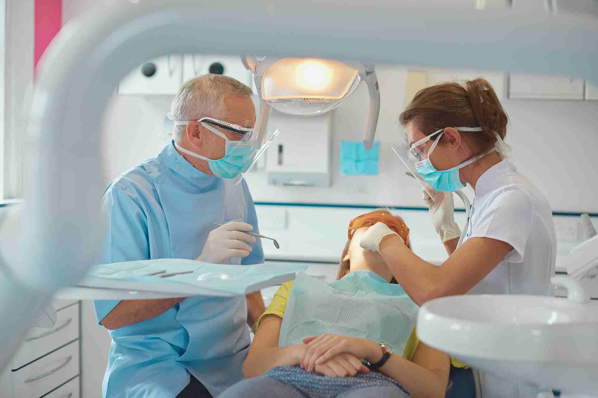 Dentist in Thousand Oaks, CA